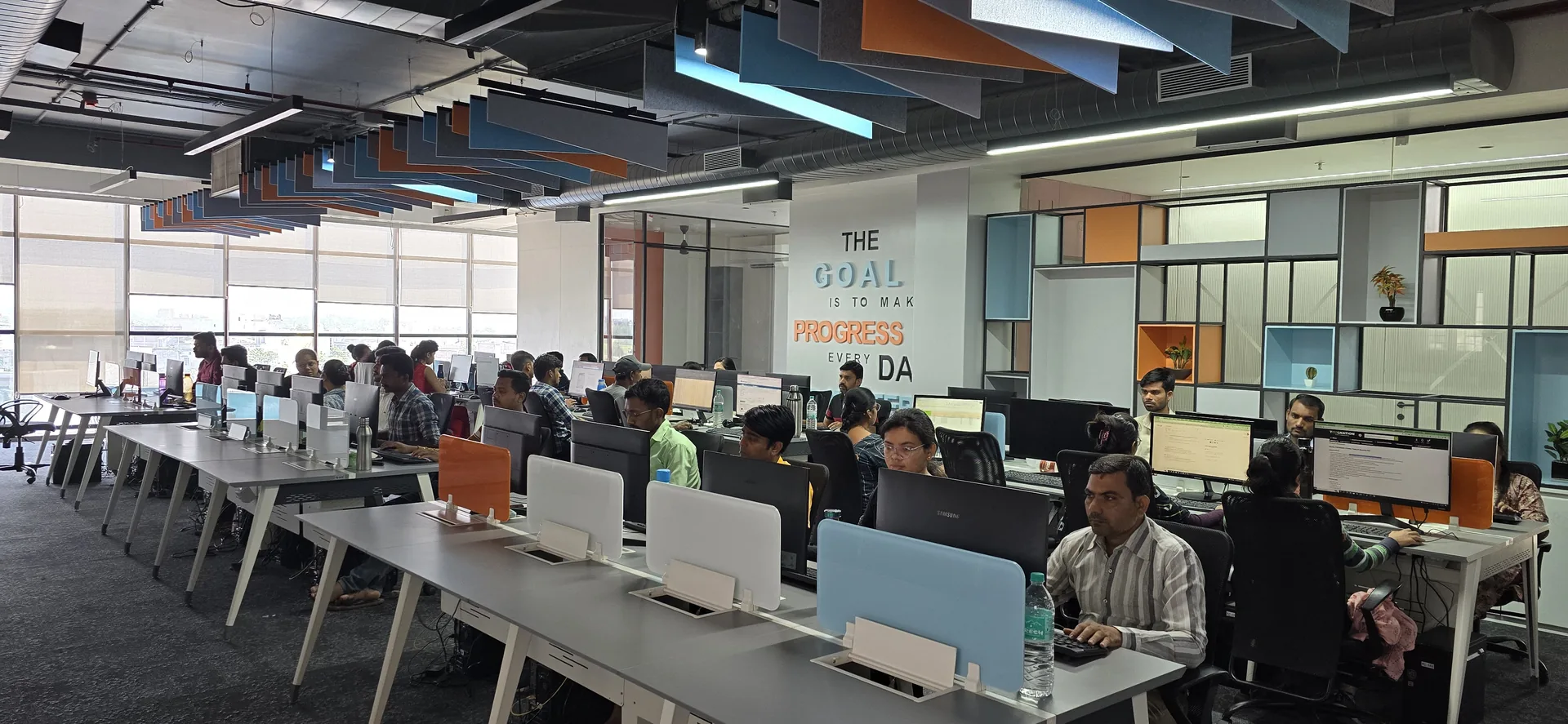 The second open-plan operational work hall